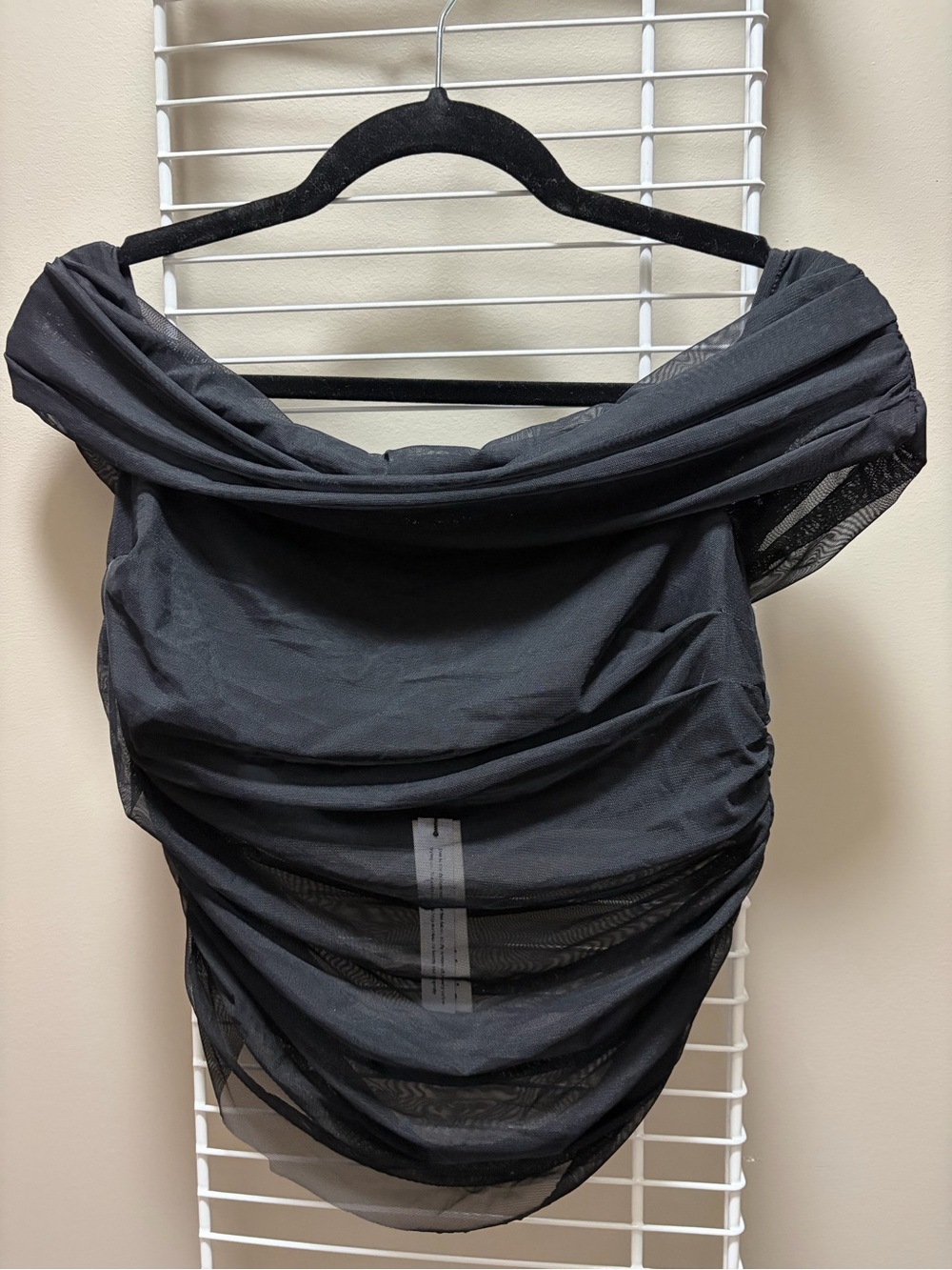 Alice + Olivia Black Ruched Mesh Off Shoulder Top NWT Size Large - Picture 4 of 4